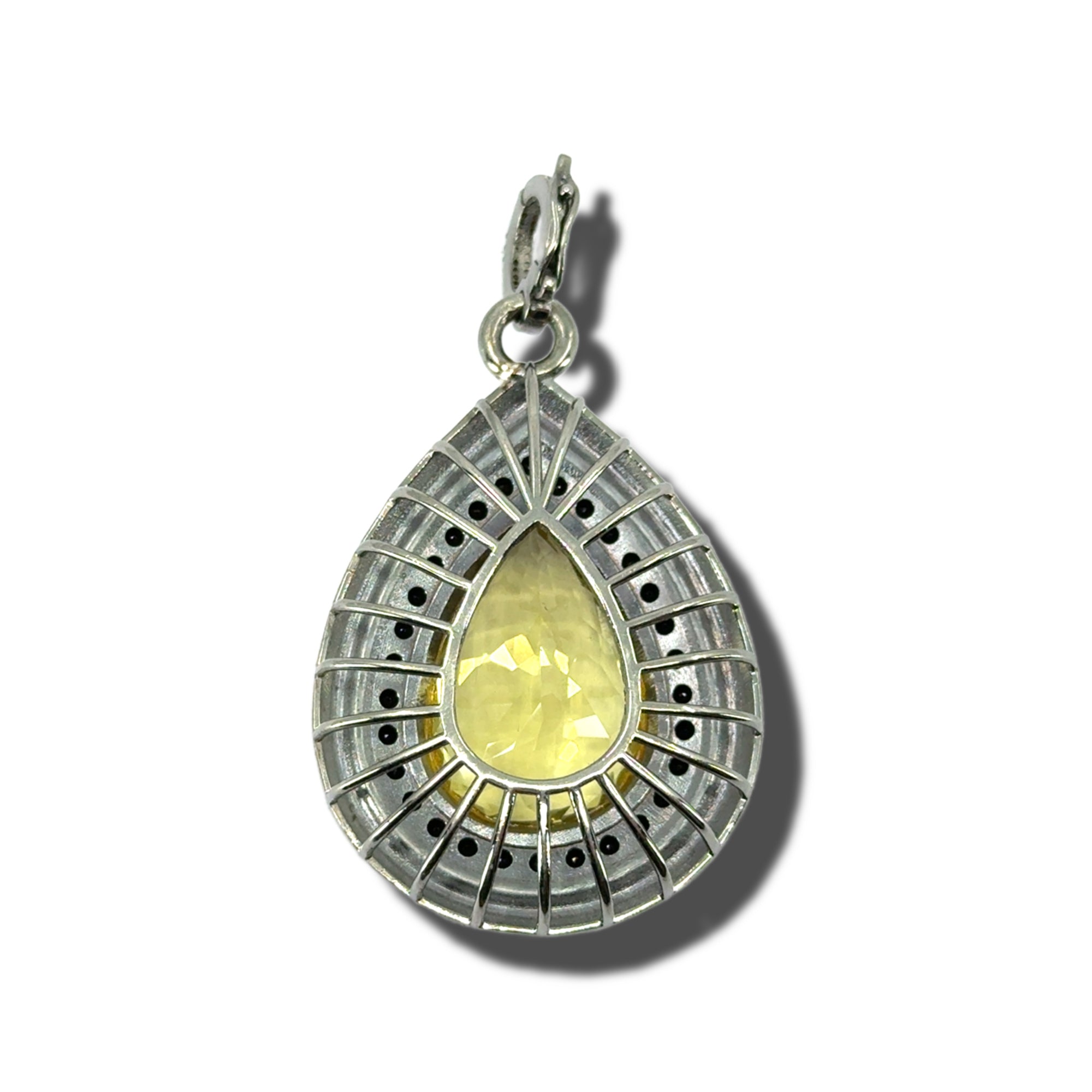 DAY LILY PENDANT