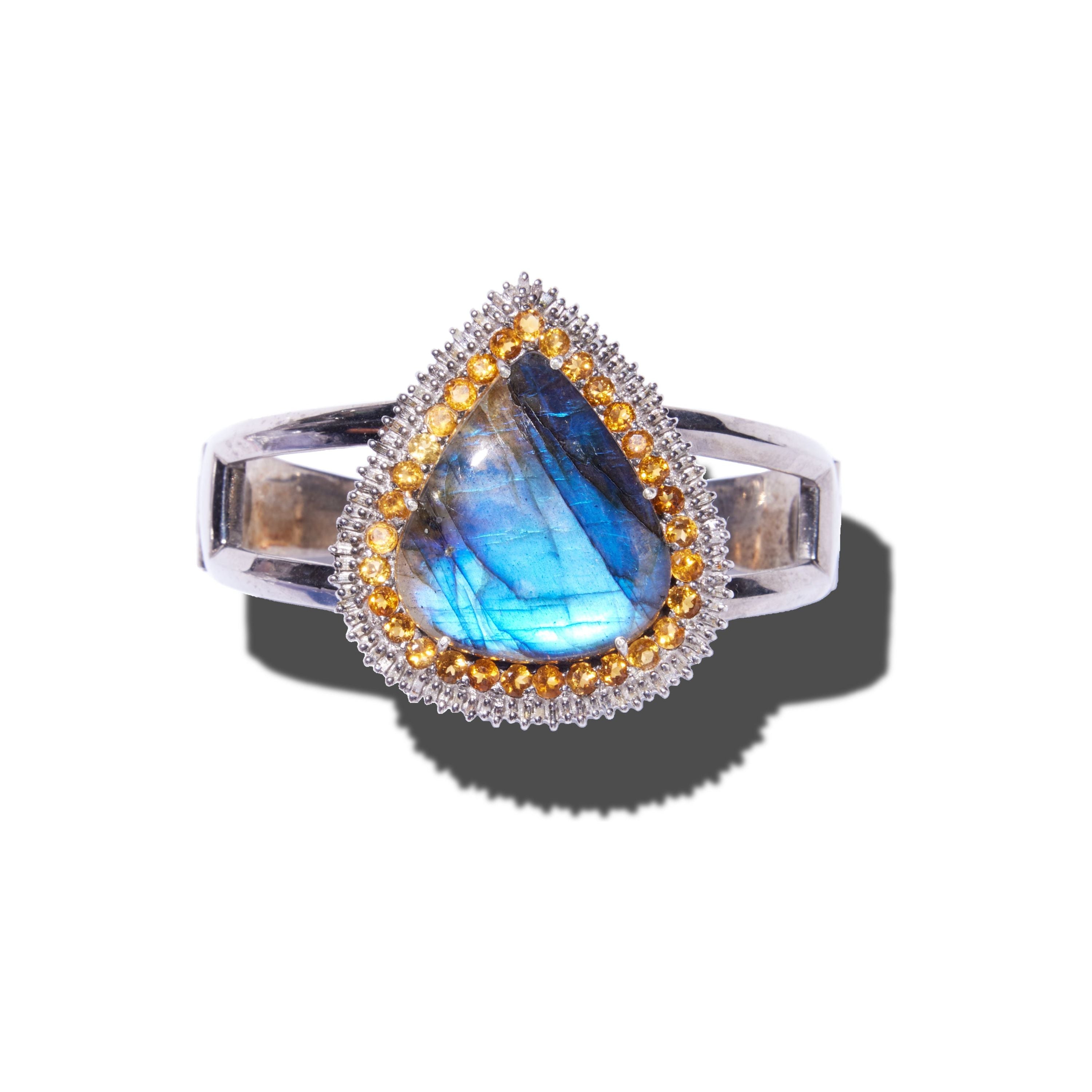PYRAMID CUFF